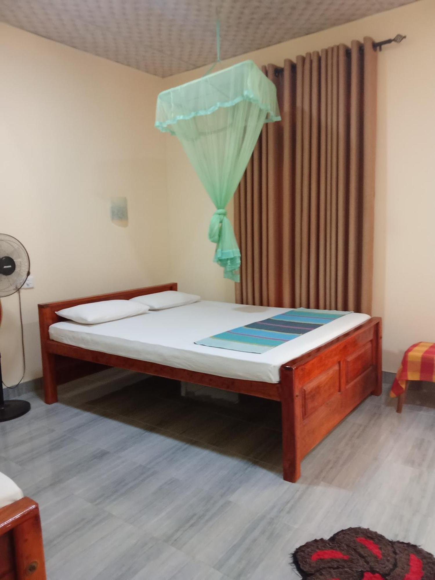 Hotel Udesh Guest à Polonnâruvâ Extérieur photo